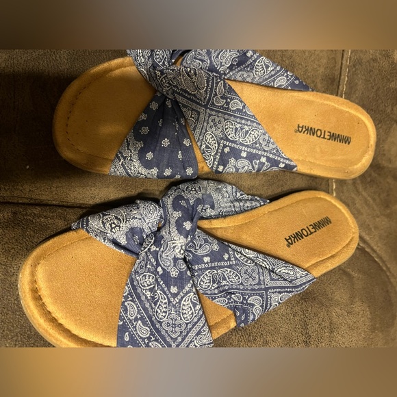 Minnetonka Sarong sandals - Picture 1 of 2